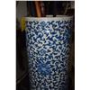 Image 3 : BLUE & WHITE UMBRELLA STAND (CRACKED)
