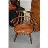 Image 1 : STICKLEY WINDSOR ARM CHAIR