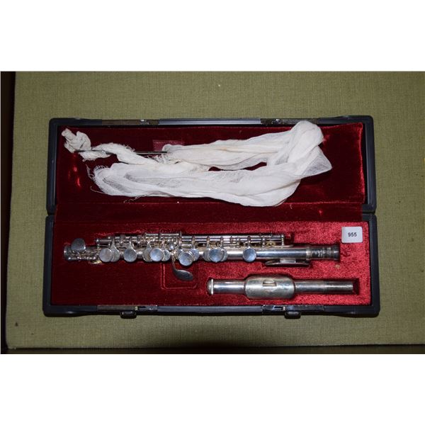 YAMAHA PICCOLO IN CASE