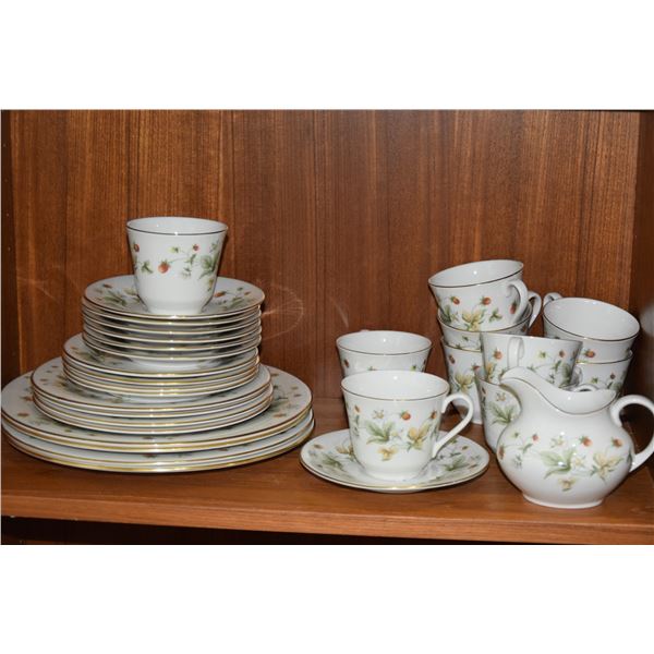 ROYAL DOULTON CHINA CUPS, SAUCERS, PLATES & CREAMER (30 PCS)