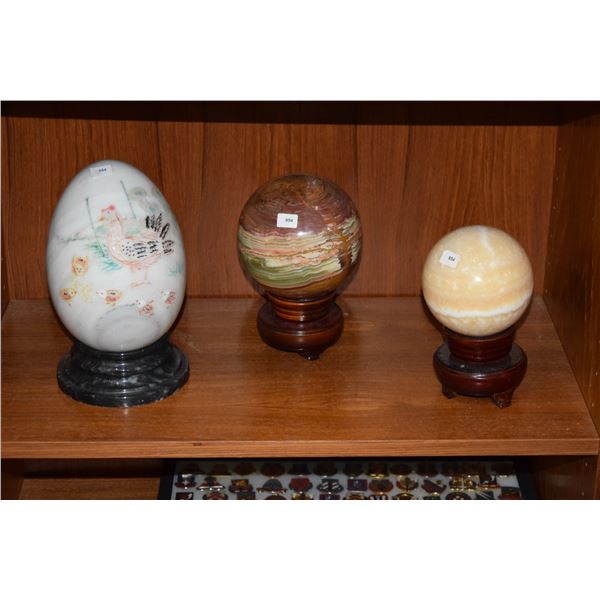 2 SEMI-PRECIOUS STONE ORBS & ETCHED MARBLE EGG ON MARBLE STAND (3 PCS)