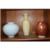 Image 1 : MIXED LOT: 3 PORCELAIN VASES & 2 BRASS ORNAMENTAL COINS (5 PCS)