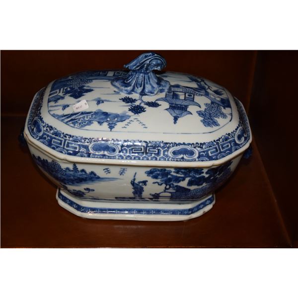 BLUE & WHITE COVERED TUREEN