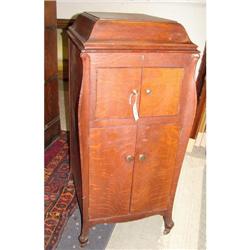 Floor Model  Victor Victrola Model VV-XIA