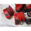 Image 4 : milwaukee - Kit (3) drills, 2 chargers, 4 battery's 18V - plus bag - working
