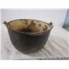 Image 2 : Cast Iron Pot with Handle
