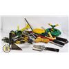 Image 1 : ESTATE BOX OF GARDENING TOOLS
