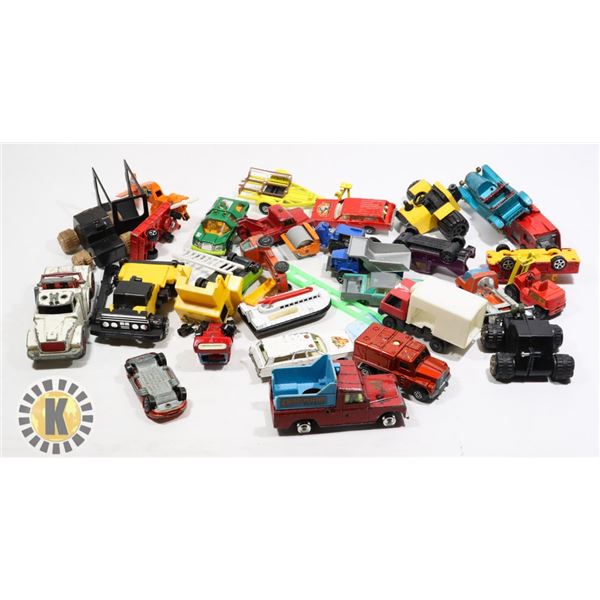 BAG OF VINTAGE CAR/TRUCK FIGURES- METAL