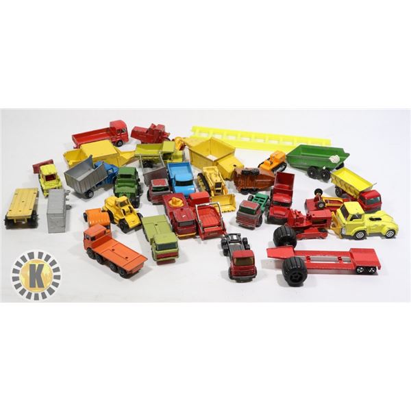 BAG OF VINTAGE CAR/TRUCK FIGURES- METAL