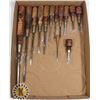 Image 1 : 13 ANTIQUE SCREW DRIVERS
