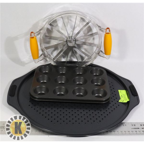 2 BAKING UTENSILS AND MELON/FRUITS CUTTER
