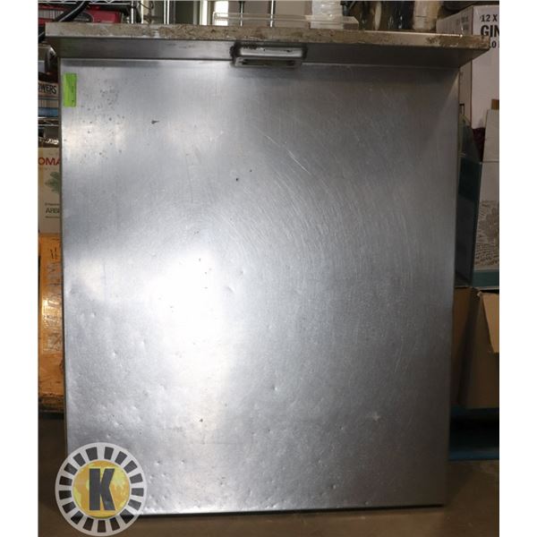 STAINLESS STEEL COUNTERTOP WITH PLUG IN