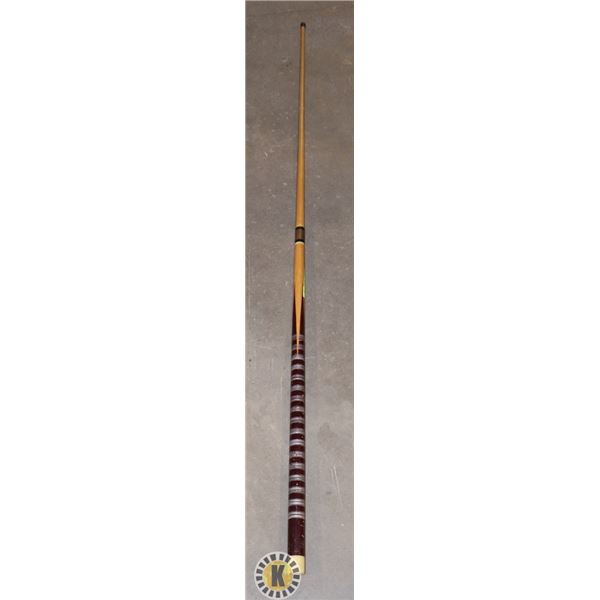 1 POOL CUE