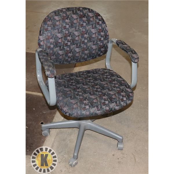 ROLLING OFFICE/ WAITING ROOM CHAIR