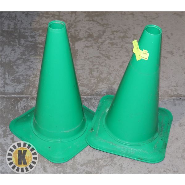 2 GREEN CONES