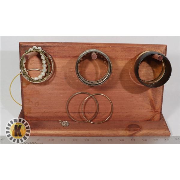 STANDING JEWELRY DISPLAY