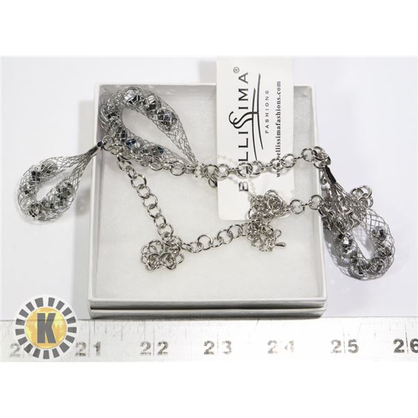 940-126 NECKLACE LARGE CHAIN 3 TEAR DROP