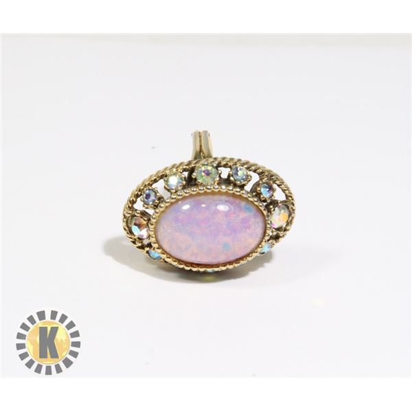 925-145 GOLD COLOUR BAND W/ LARGE OVAL JEWEL & SMALLER