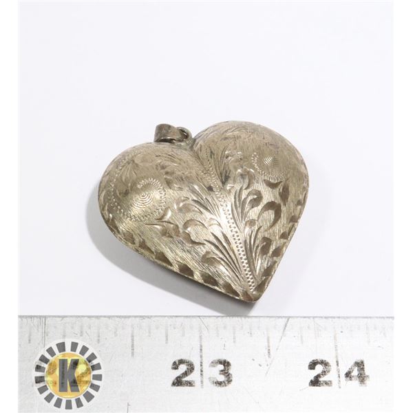 940-139 PUFFED HEART PENDANT W/EMBOSSING