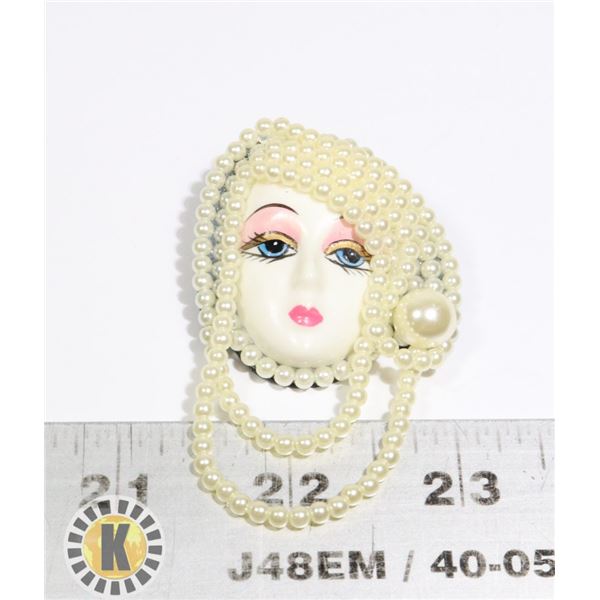 930-108 LADY W/ PEARLS BROACH