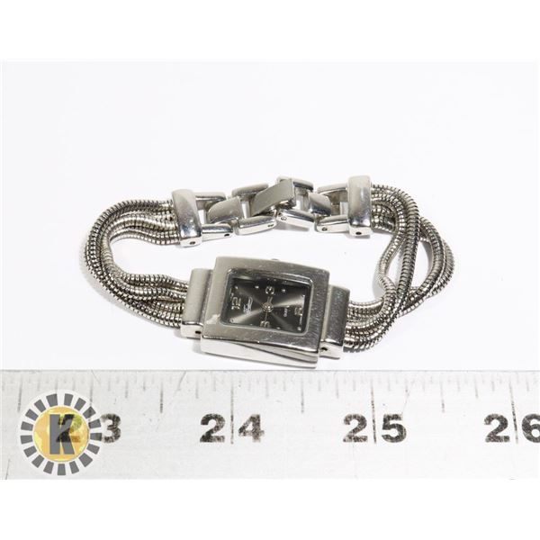 945-129 TRADITION QUARTZ 4 STRAND METAL
