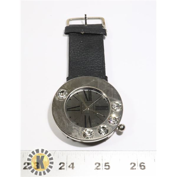 945-108 QUARTZ, LARGE WATCH FACE W/ 5