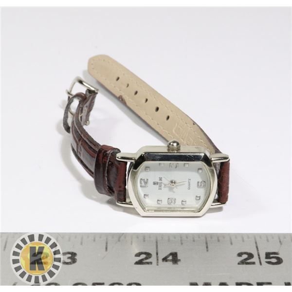 945-110 SERGIO UNO QUARTZ BURGUNDY PATTERNED