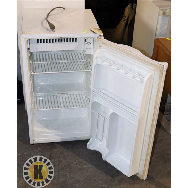 DIPLOMAT MINI FRIDGE (TESTED, WORKING)