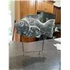 Image 1 : CERAMIC FISH DƒCOR ON STAND