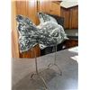 Image 6 : CERAMIC FISH DƒCOR ON STAND