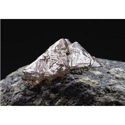 NATURAL DIAMOND CRYSTAL IN KIMBERLITE MATRIX