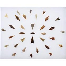 COLLECTION OF FINE NEOLITHIC GEM POINTS