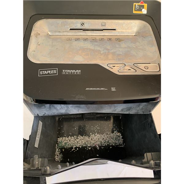 Staples Titanium Cutter Paper Shredder