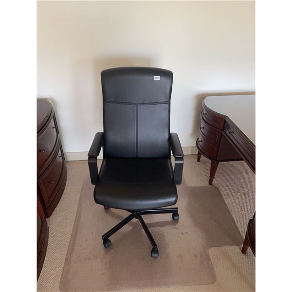 Office Chair on Wheels 25"W x 21"D x 46"H