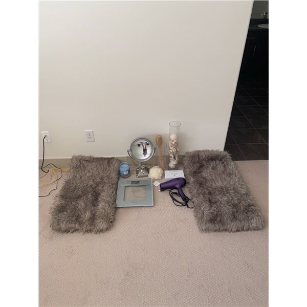 Bathroom D‚cor, Bath Mats, Scale, Hairdryer, Makeup Mirror etc?