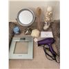 Image 4 : Bathroom D‚cor, Bath Mats, Scale, Hairdryer, Makeup Mirror etc?