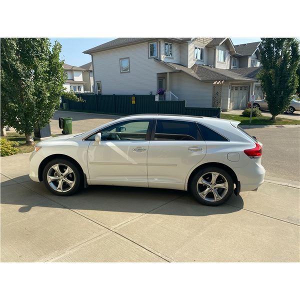 2011 Toyota Venza AWD with 103,000kms