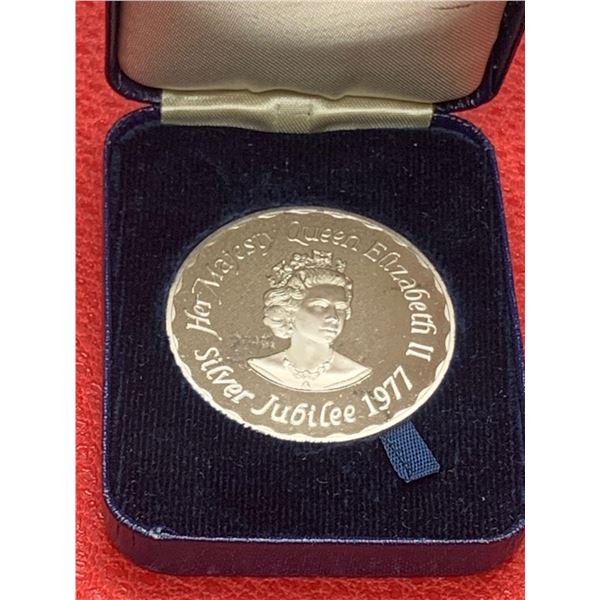 Canadian Mint issued rare 1977 Her majesty queen elizabeth II Silver cased medallion commemorative i
