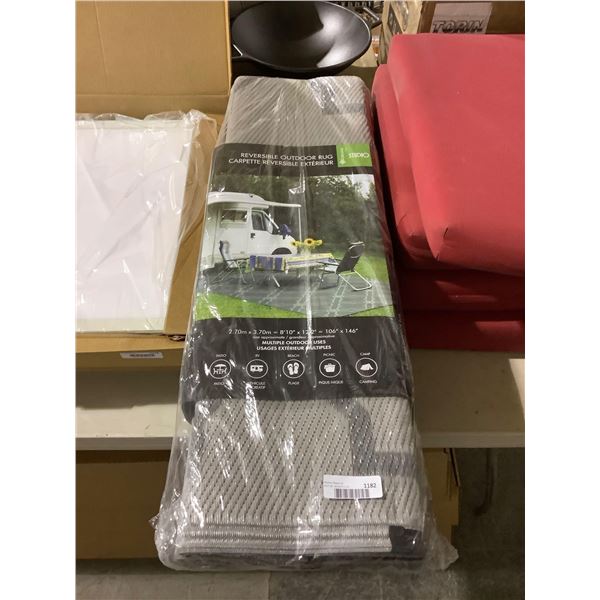 Studio Reversible Outdoor Rug (8ft 10in x 12ft 2in)