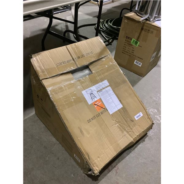 LumiSource Oracle Swivel Counter Stool (21.75in x 21.25in x 36in)