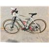 Image 1 : SILVER CANNONDALE 24 SPEED 20" FRAME, DISC BRAKES, FRONT SUSPENSION ROAD BIKE
