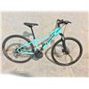 Image 2 : BABY BLUE TREK DUAL SPORT 21 SPEED, 13" FRAME, DISC BRAKES, FRONT SUSPENSION MOUNTAIN BIKE
