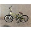 Image 1 : GREEN SINGLE SPEED STUNT BIKE