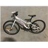 Image 1 : WHITE NORTHROCK GS.24, 7 SPEED, 11" FRAME ROAD BIKE - NO FRONT BRAKES