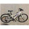 Image 2 : WHITE NORTHROCK GS.24, 7 SPEED, 11" FRAME ROAD BIKE - NO FRONT BRAKES