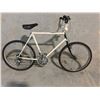 Image 2 : WHITE BESTIA 12 SPEED, 22" FRAME ROAD BIKE