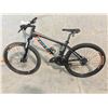 Image 1 : BLACK, ORANGE AND BLUE GIANT TALON, 24 SPEED, 16" FRAME, DISC BRAKES, FRONT SUSPENSION MOUNTAIN BIKE