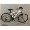 Image 2 : WHITE AND BLACK AND RED MARIN SKYTRAIL, 21 SPEED, 16" FRAME, FRONT SUSPENSION MOUNTAIN BIKE