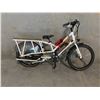 Image 2 : WHITE RADWAGON 6 SPEED, ELECTRIC CRUISER BIKE - NO KEYS OR CHARGER