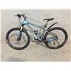 Image 1 : GREY GIANT TALON, 30 SPEED, 17" FRAME FRONT SUSPENSION, DISC BRAKE MOUNTAIN BIKE